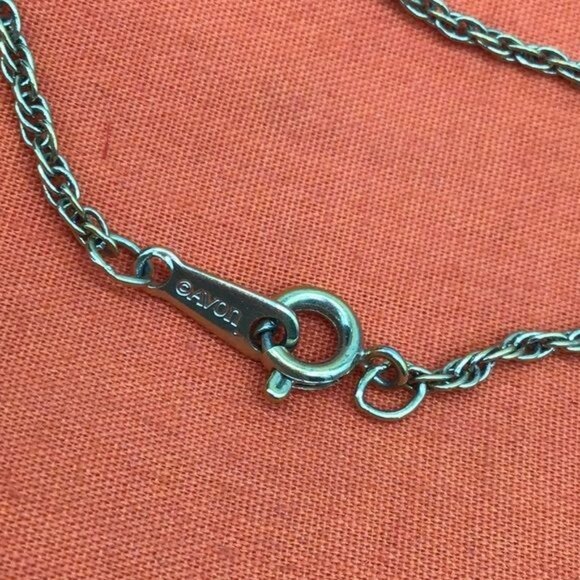 Avon Gold Tone Rope Links with Knot 6.25" Bracelet - Picture 3 of 3